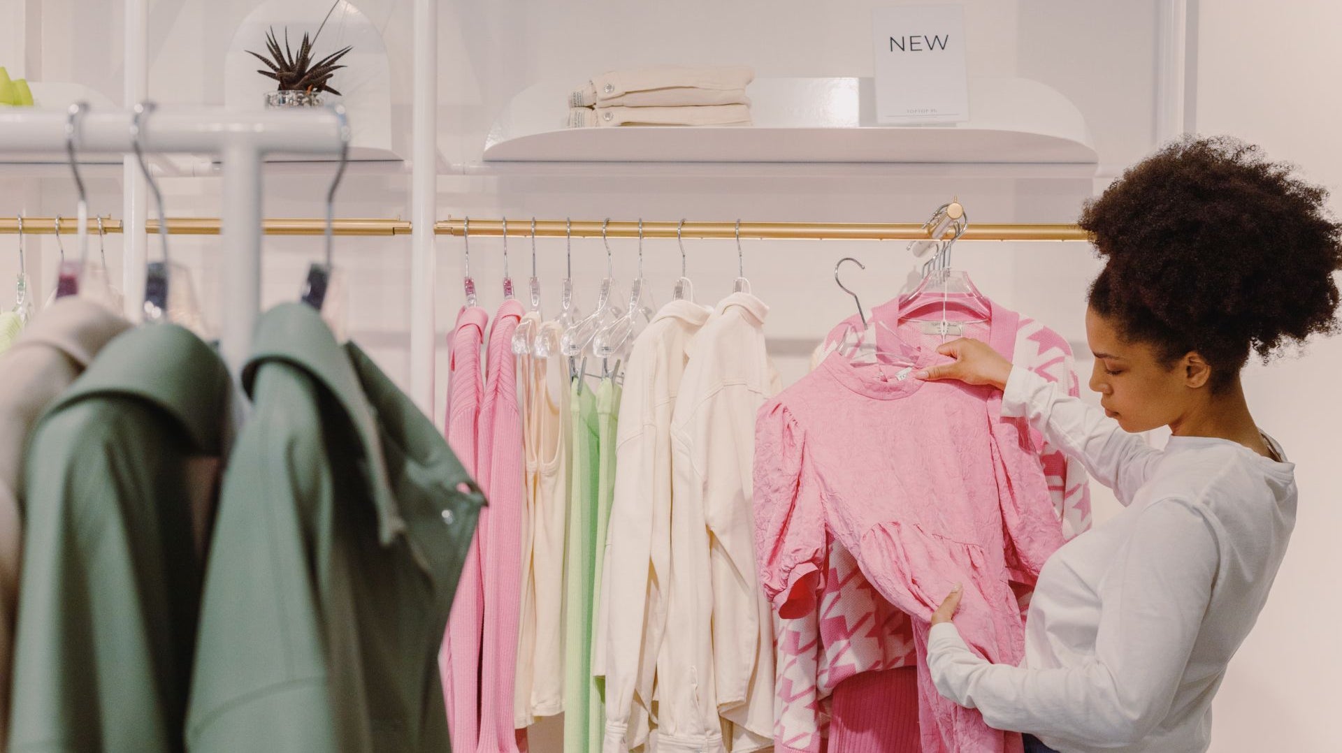 Choosing Long-Sleeve Dresses for Different Body Shapes