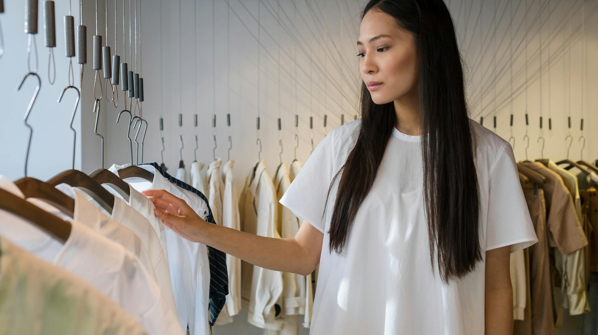 The Ultimate Guide to Styling Midi Dresses for Every Occasion