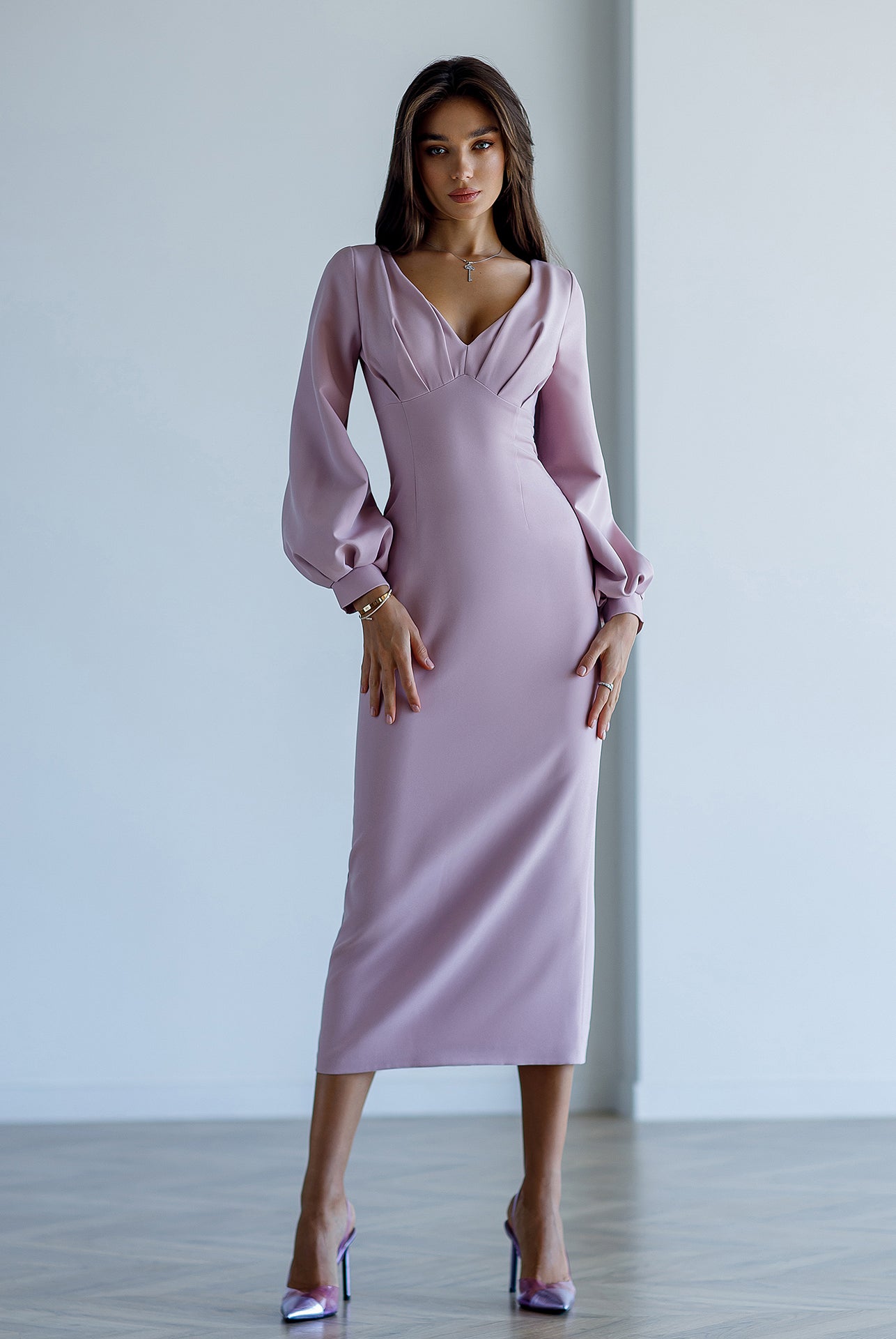 Dusty Pink V-Neck Puff-Sleeve Midi Dress - close-up detail | ELAGIA