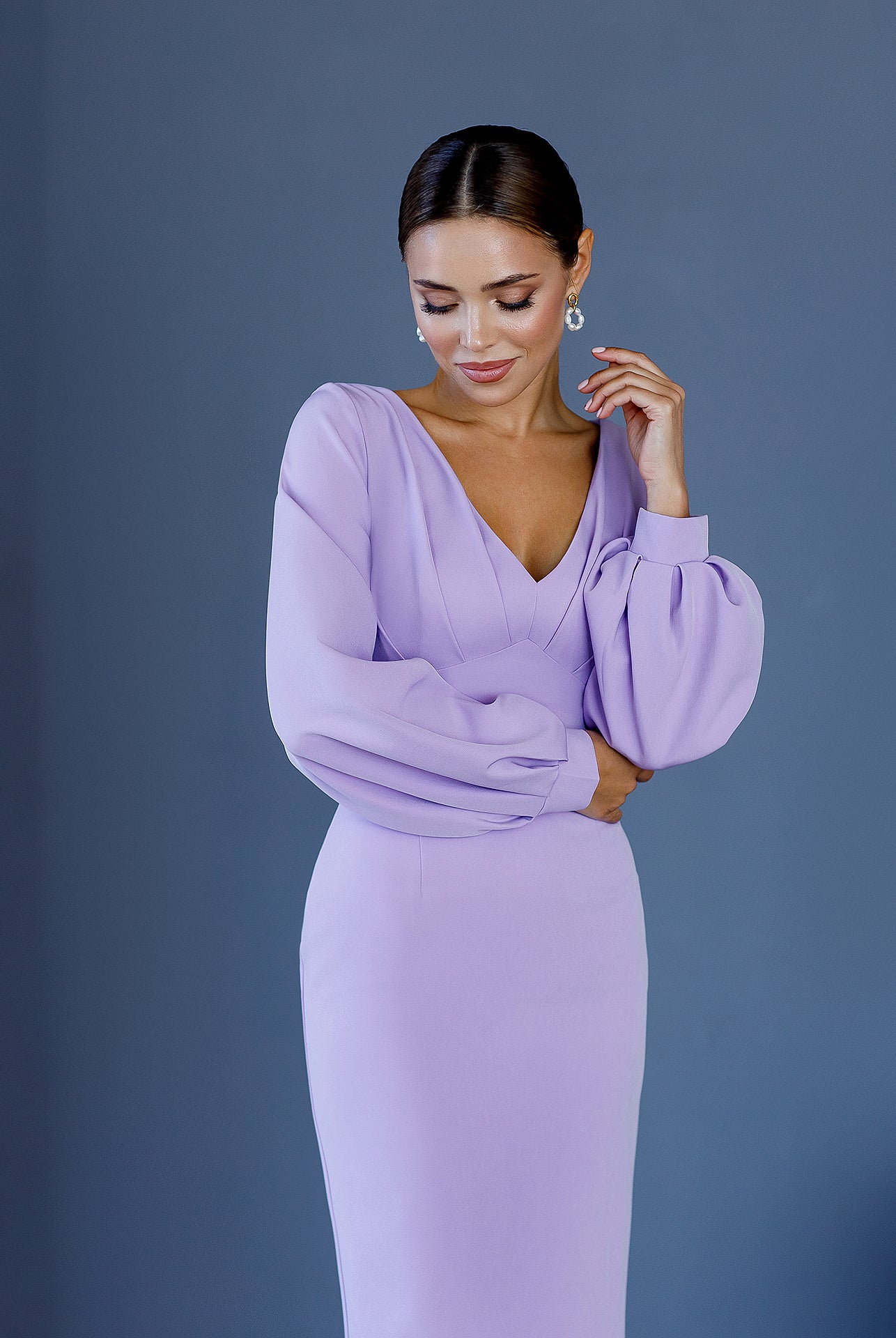 Lavender V-Neck Puff-Sleeve Midi Dress - close-up detail | ELAGIA