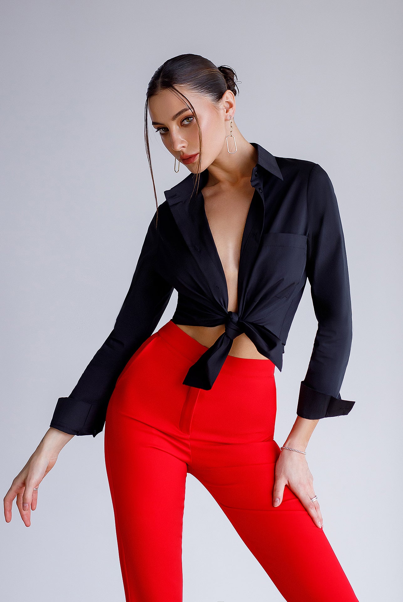 ELAGIA purple business suit women 3-piece close-up detail of fabric texture and button finishing