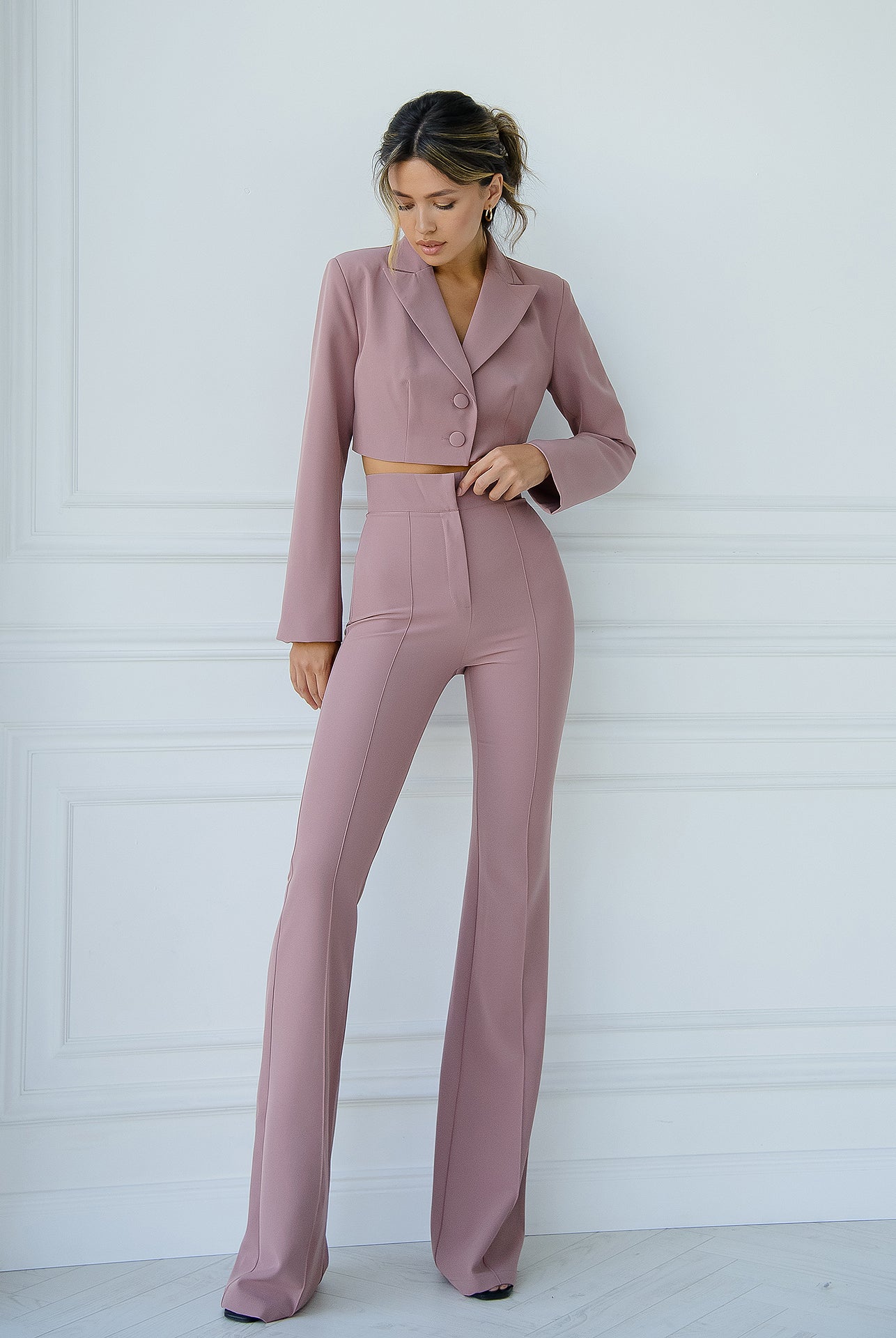 Mocco Crop Jacket Suit 2-Piece - close-up detail | ELAGIA