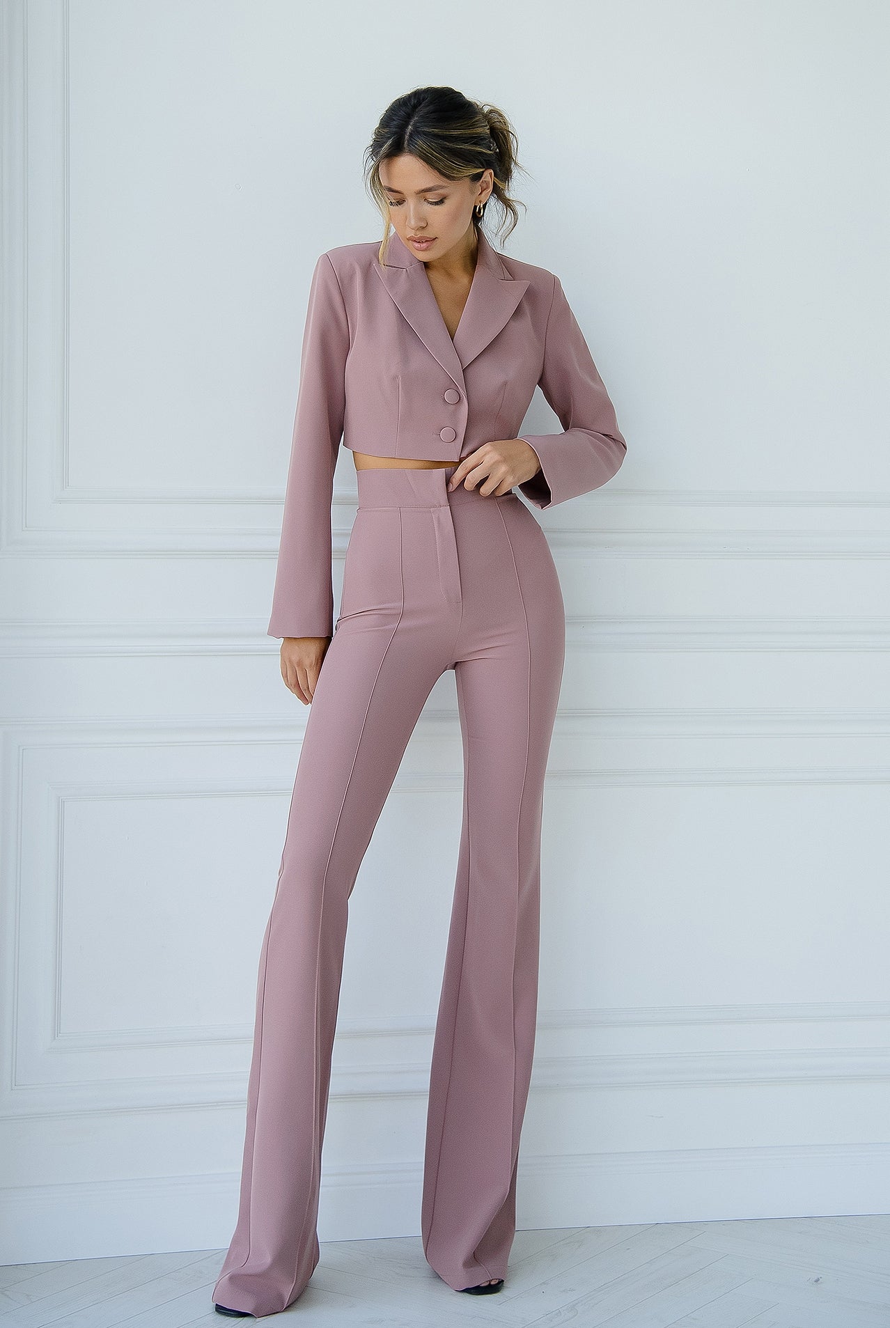 Mocco Crop Jacket Suit 2-Piece - front view | ELAGIA