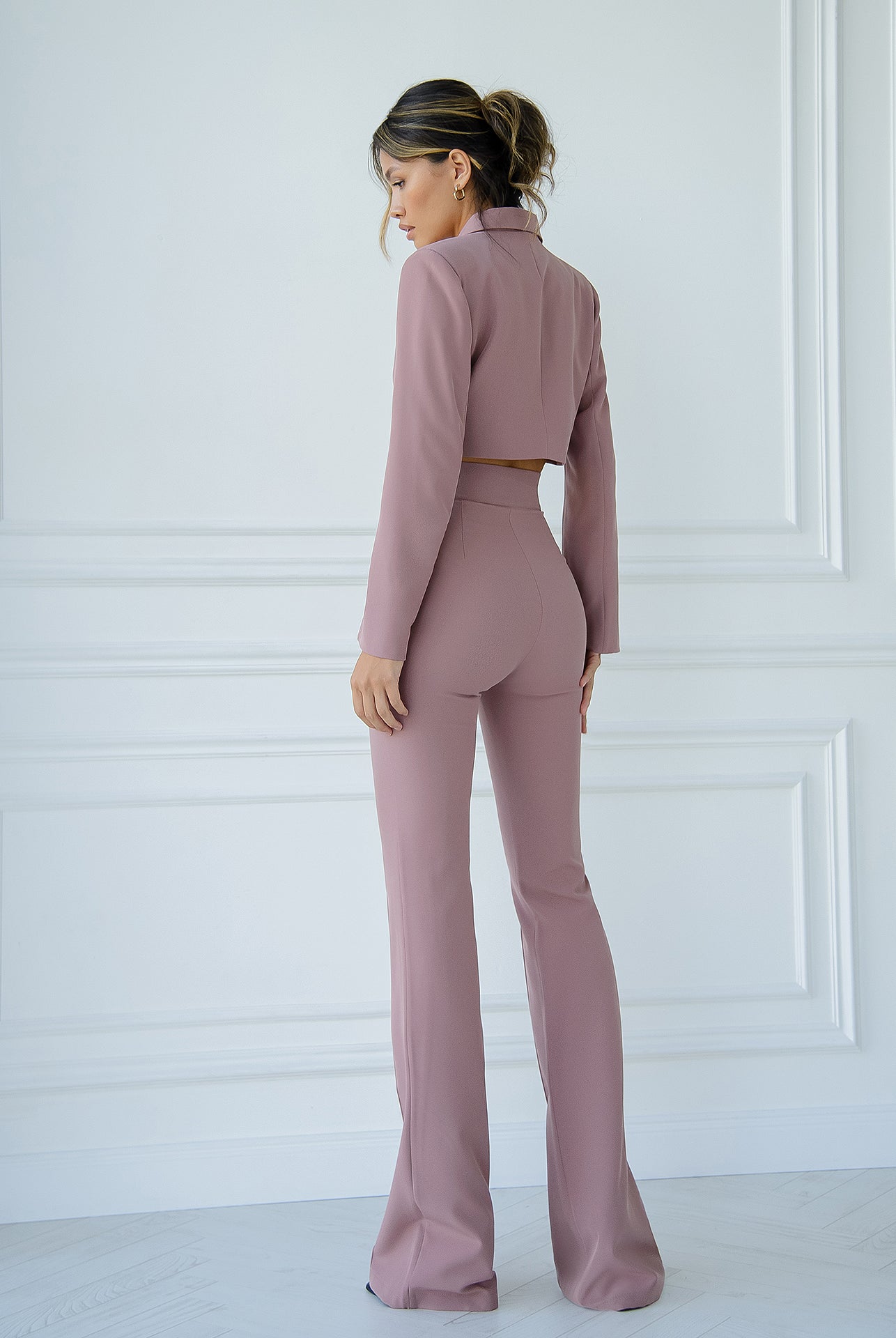 Mocco Crop Jacket Suit 2-Piece - side view | ELAGIA
