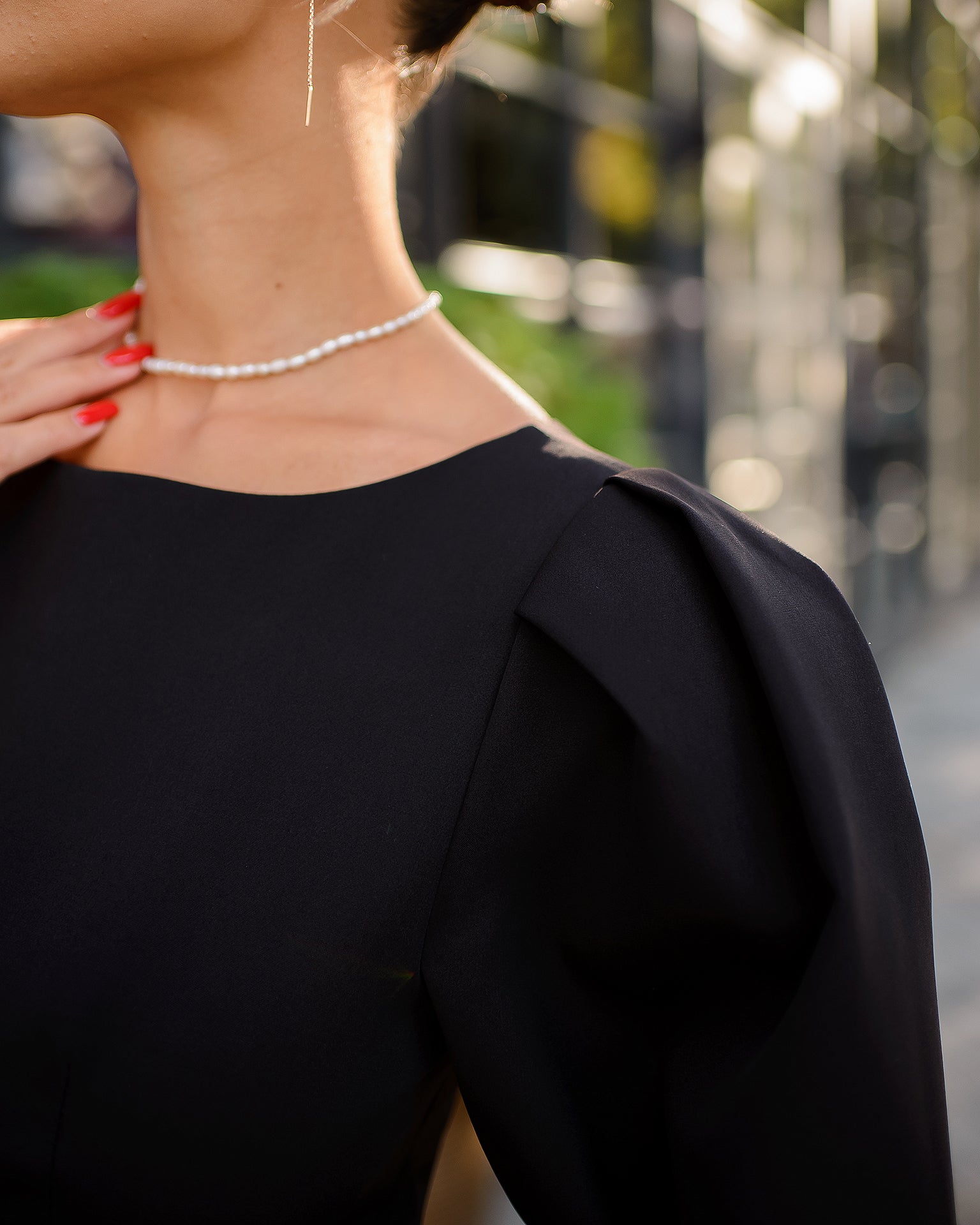 Black Backless Puff Sleeve Midi Dress - close-up detail | ELAGIA