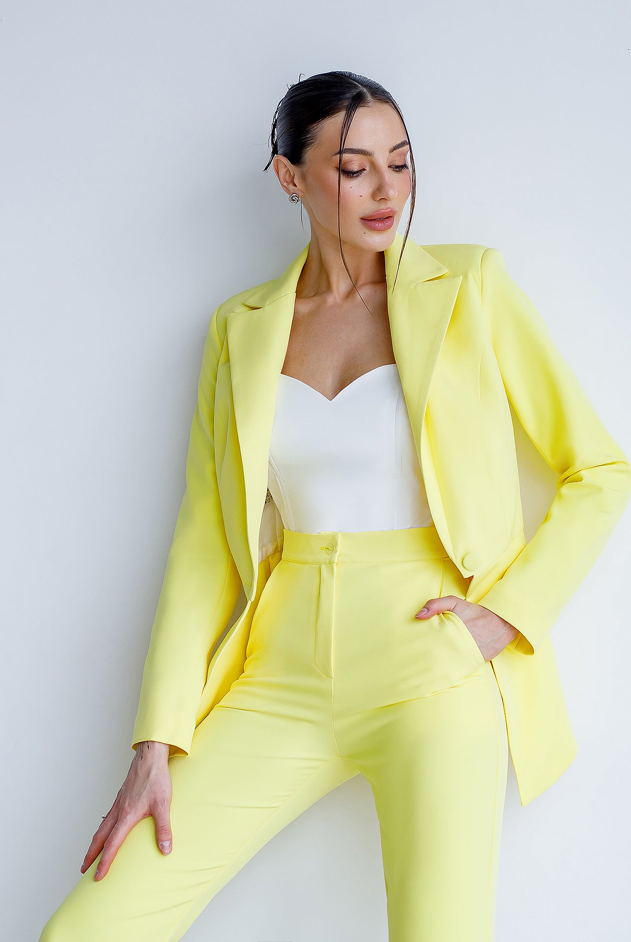 Yellow Single-Breasted Suit 2-Piece - close-up detail | ELAGIA