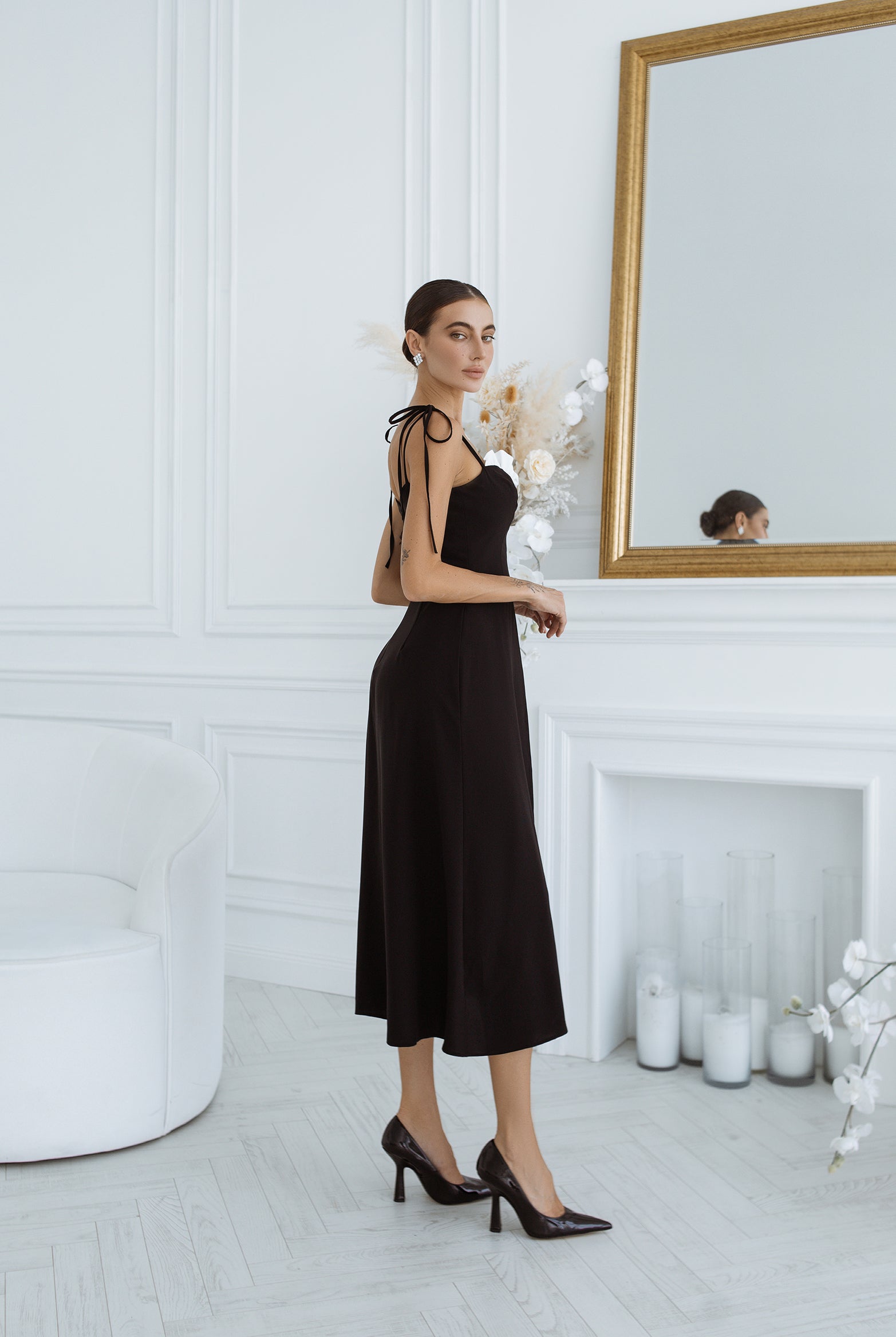 Black Strappy Sweetheart Midi Dress - view 7 | ELAGIA