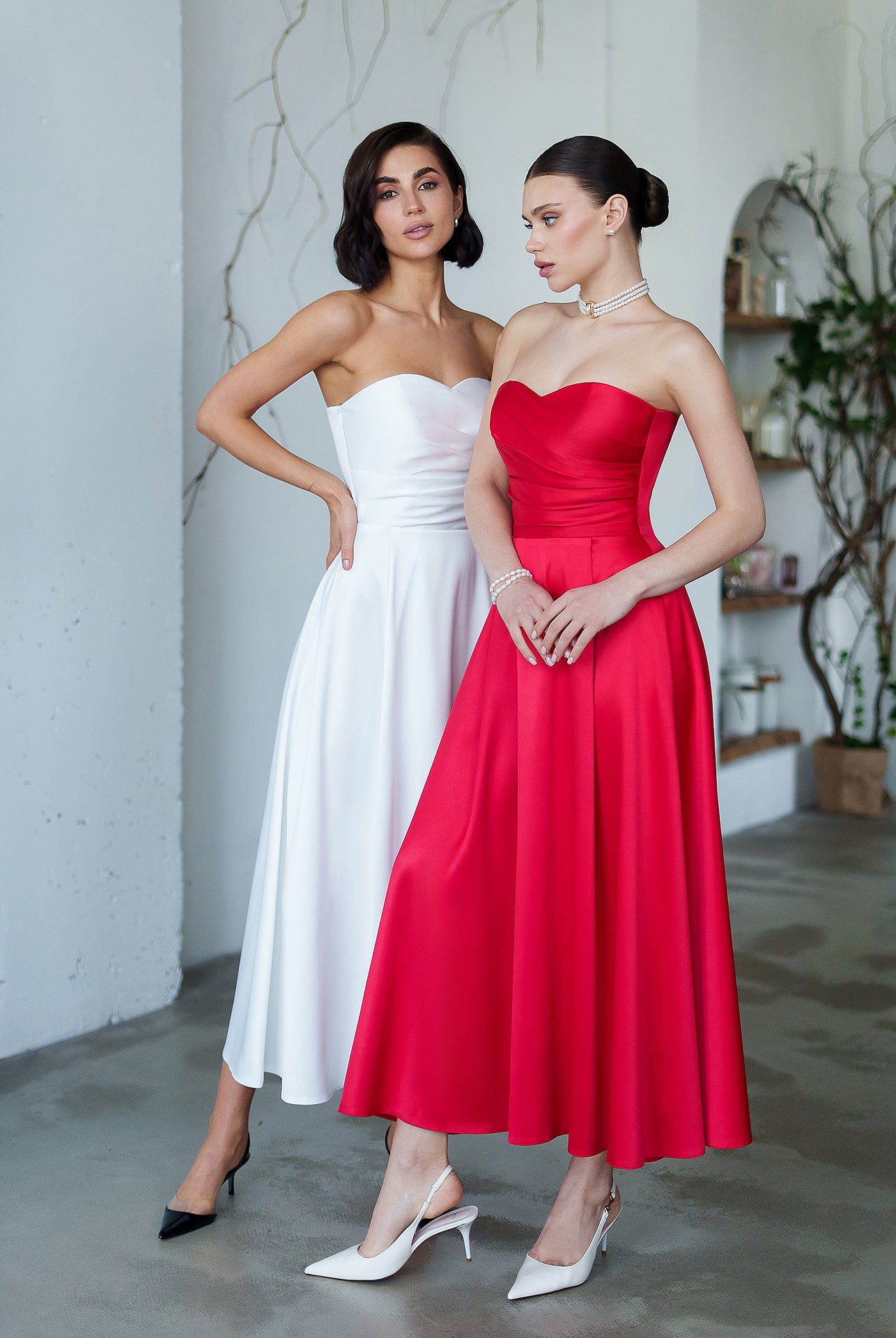 Nova Red Satin Strapless Sweetheart Midi Dress - view 10 | ELAGIA