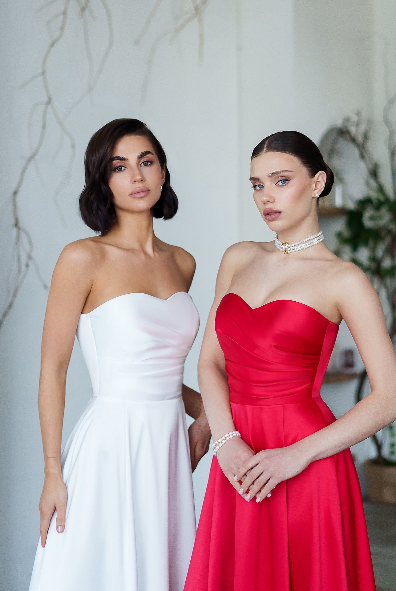 Nova Red Satin Strapless Sweetheart Midi Dress - view 11 | ELAGIA