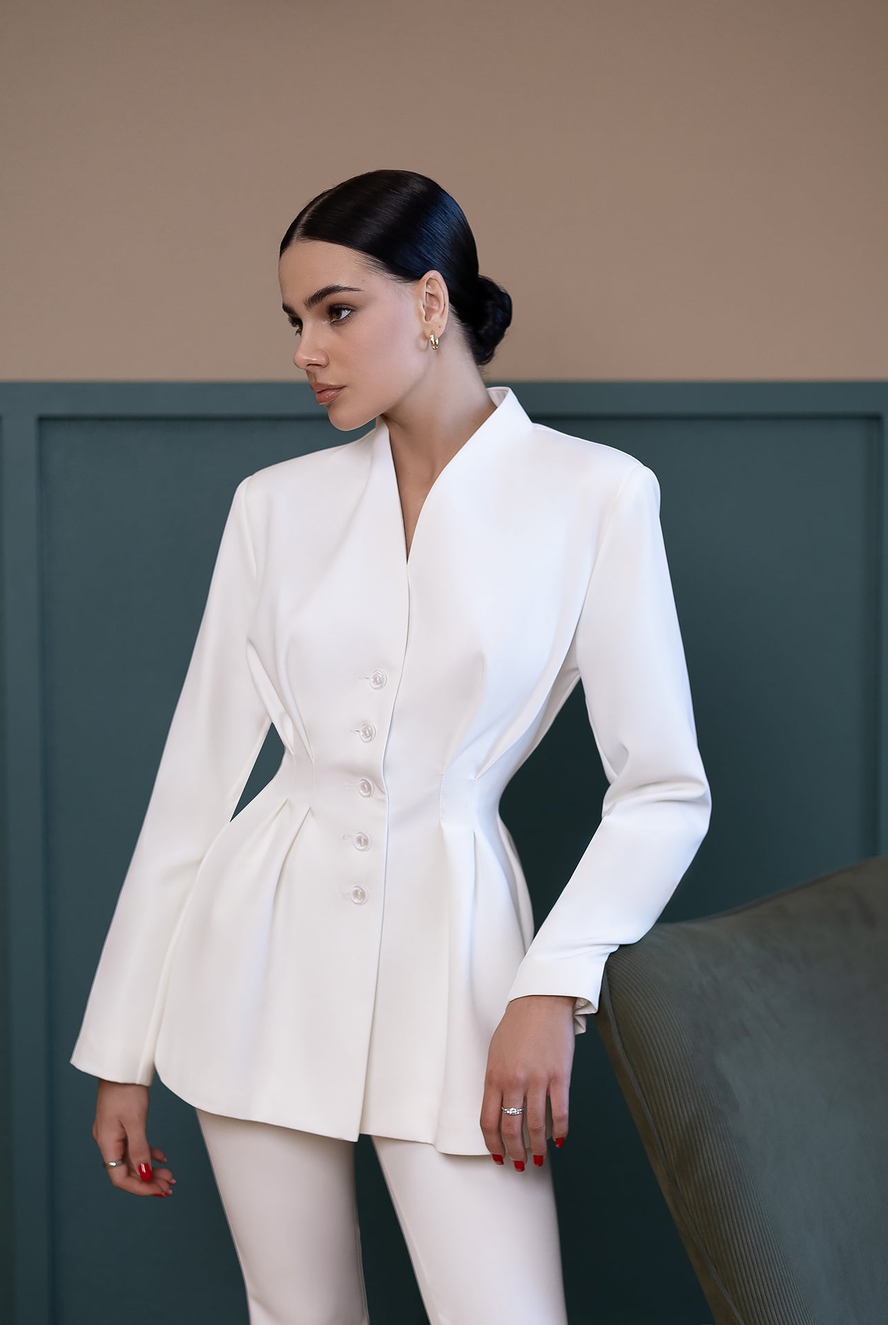 Serena White Single-Breasted Sculpted-Waist Suit 2-Piece - back view | ELAGIA