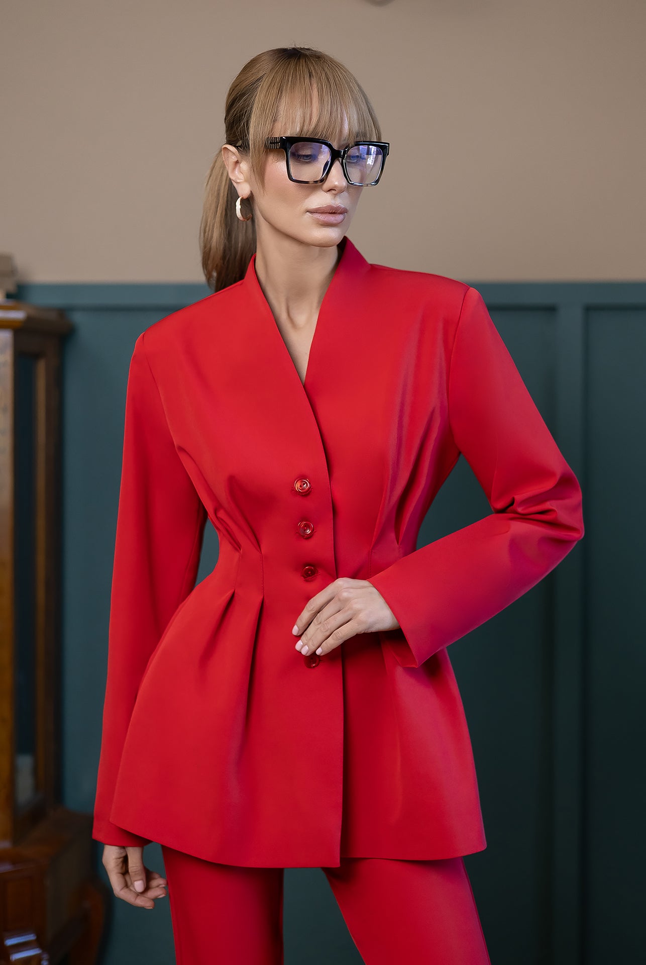 Serena Red Single-Breasted Sculpted-Waist Suit 2-Piece - view 6 | ELAGIA