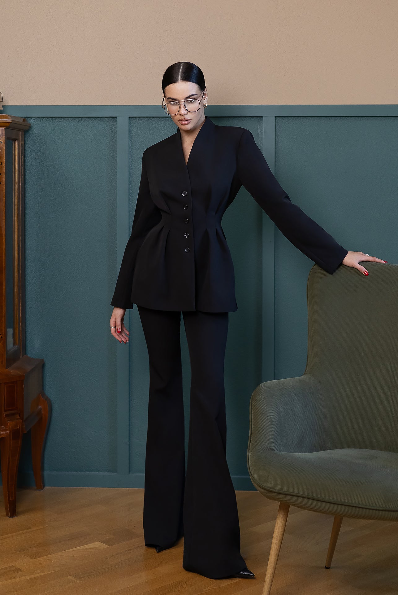 Serena Black Single-Breasted Sculpted-Waist Suit 2-Piece - front view | ELAGIA