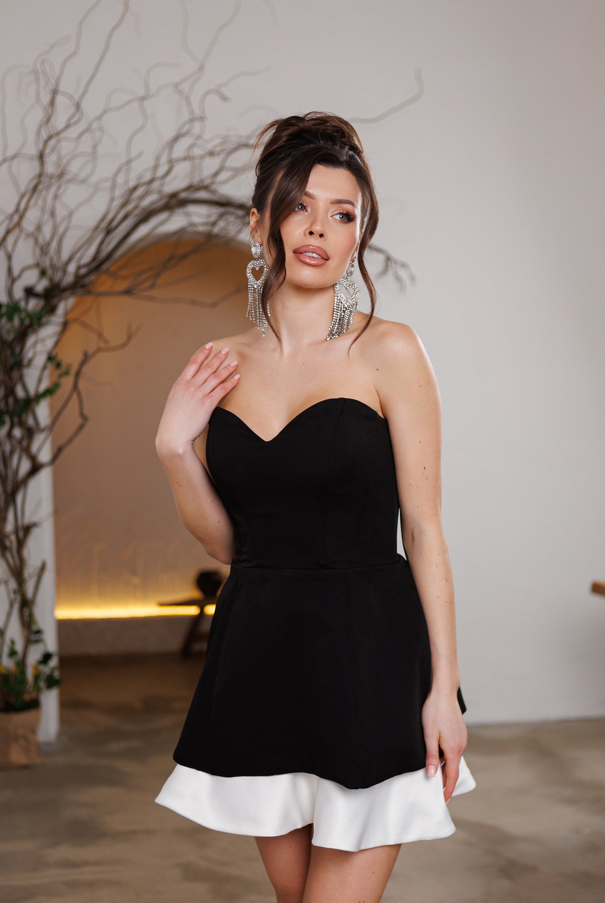 Black Sweetheart Strapless White Hem Mini Dress - view 7 | ELAGIA