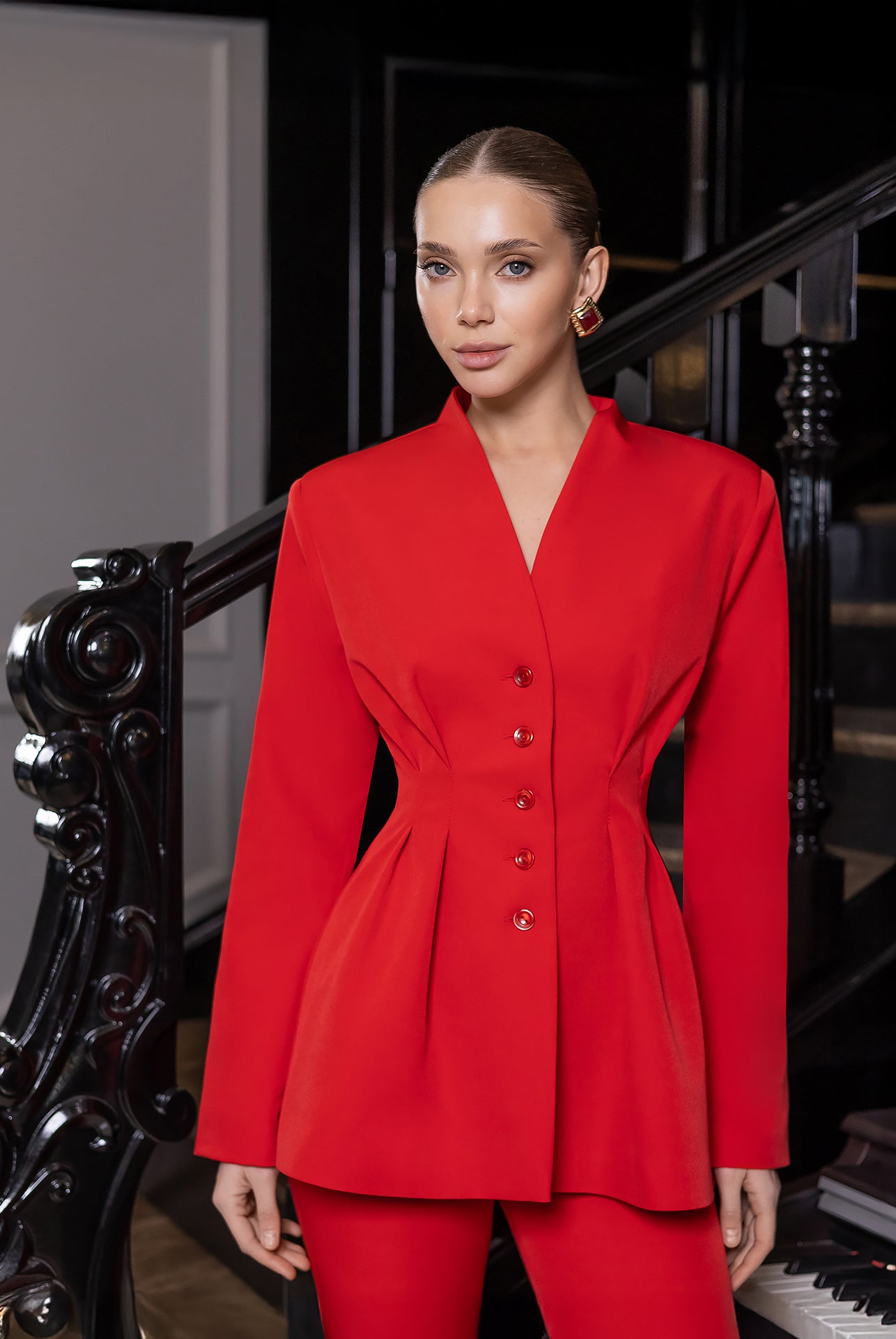 Serena Red Single-Breasted Sculpted-Waist Suit 2-Piece - back view | ELAGIA