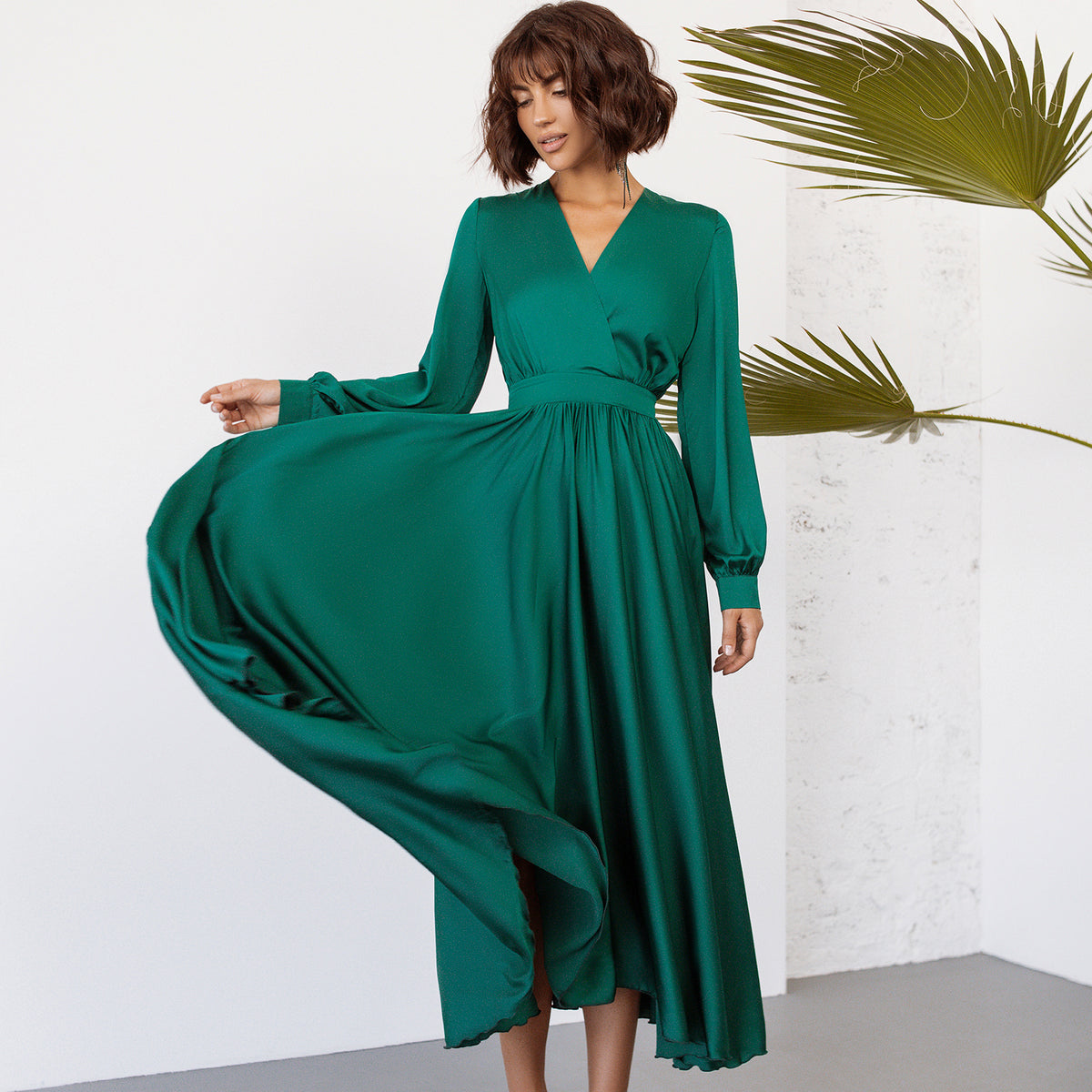 FAUX-WRAP CHIFFON DRESS WITH BLACK Sash Emerald