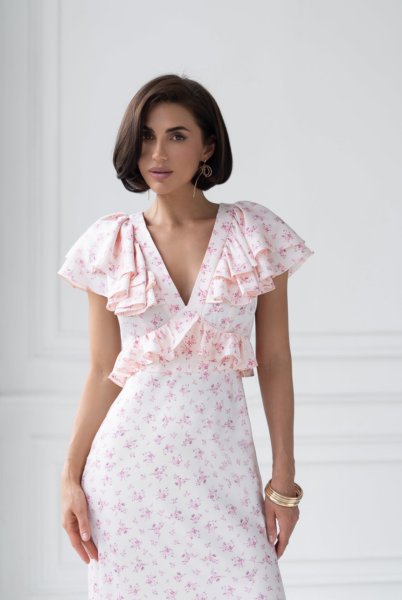 Léa White Floral Print Ruffled V-Neck Maxi Dress - side view | ELAGIA