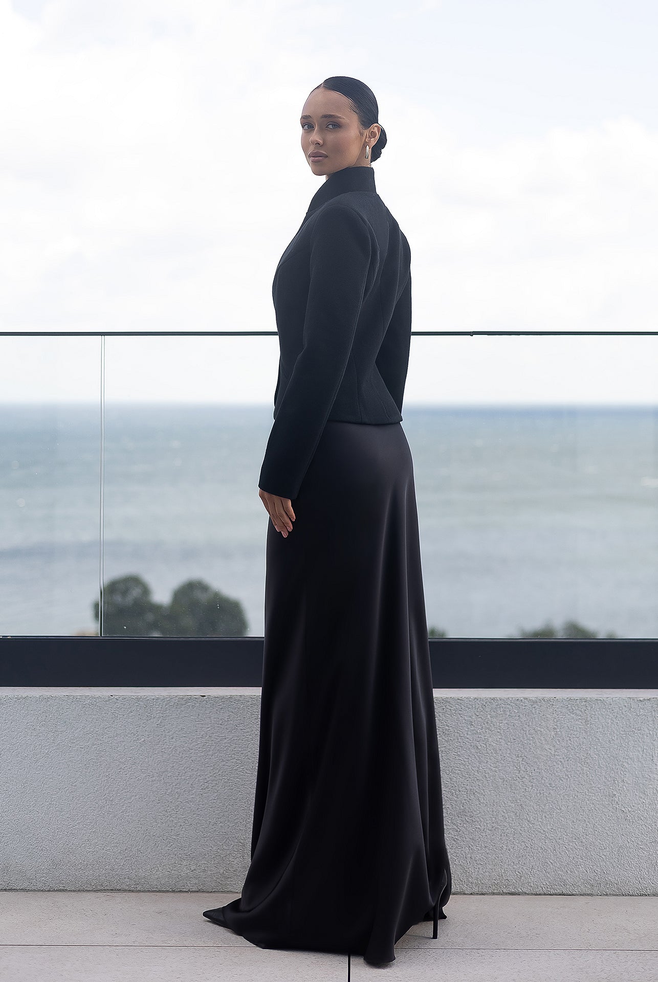 Julia Black Collarless Single-Breasted Blazer - view 6 | ELAGIA