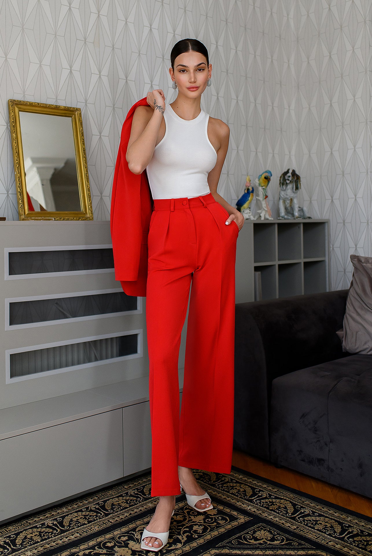 Red Single-Breasted Oversized Suit 2-Piece - close-up detail | ELAGIA