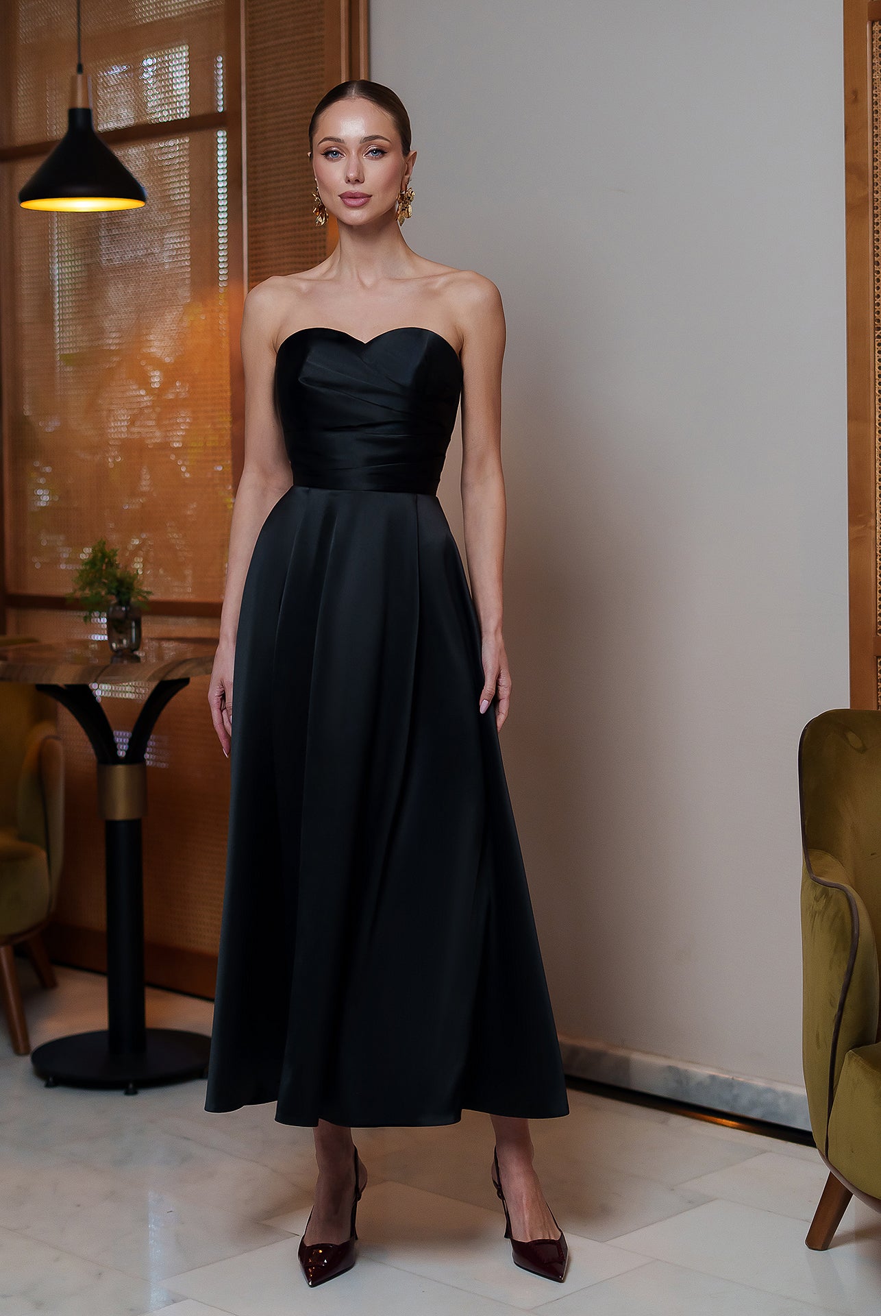 Nova Black Satin Strapless Sweetheart Midi Dress - close-up detail | ELAGIA