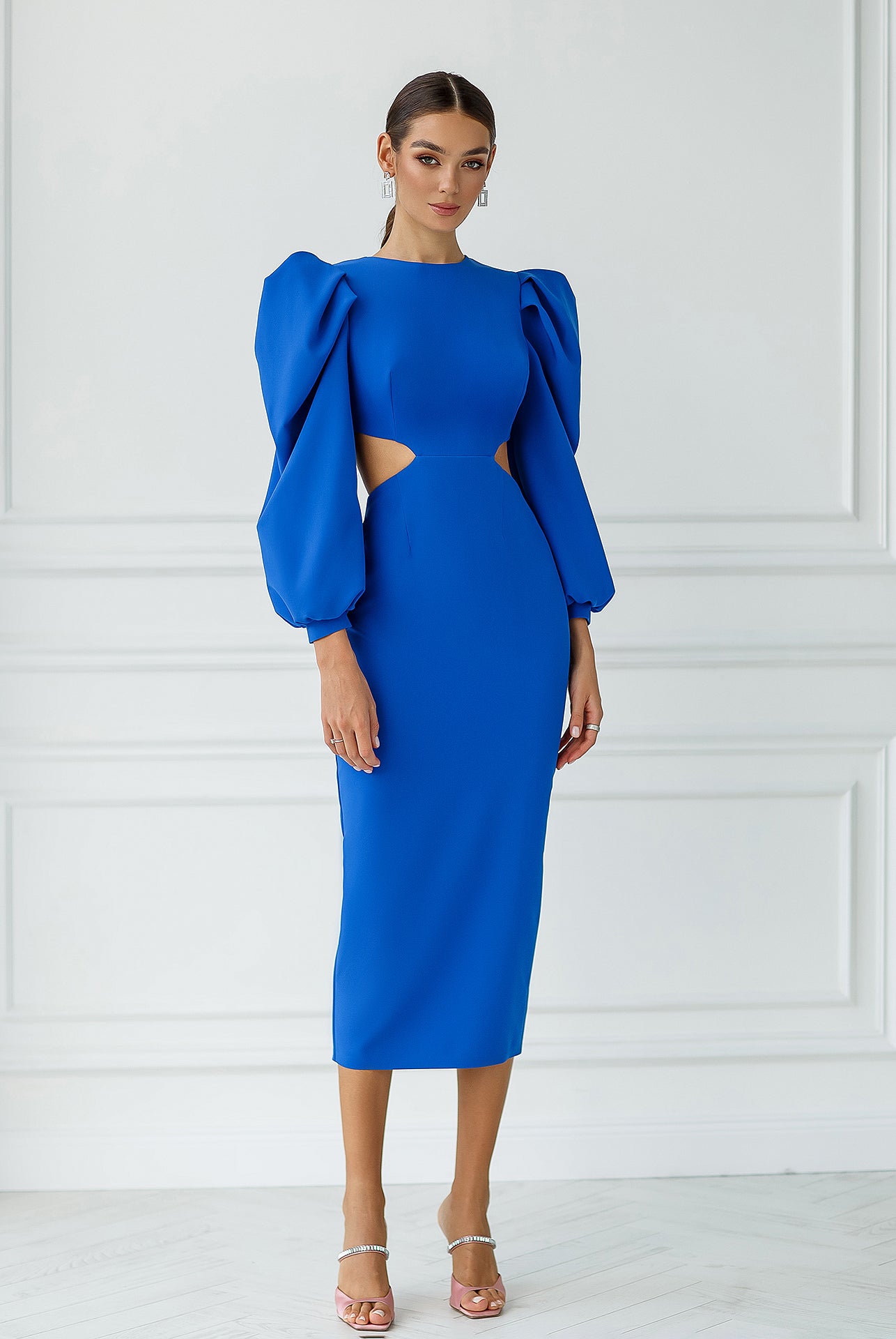 ELAGIA blue backless cut-out puff-sleeve midi dress lifestyle styling - sophisticated purple business suit women