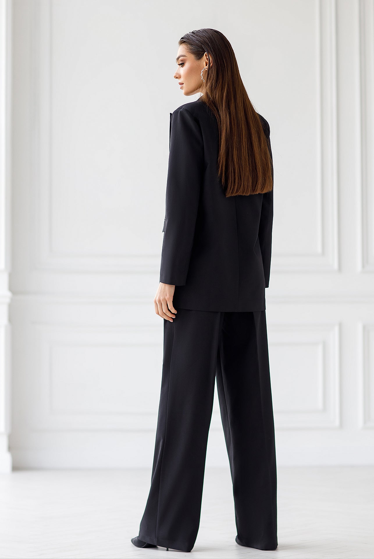 Black Single-Breasted Oversized Suit 2-Piece - styled look | ELAGIA