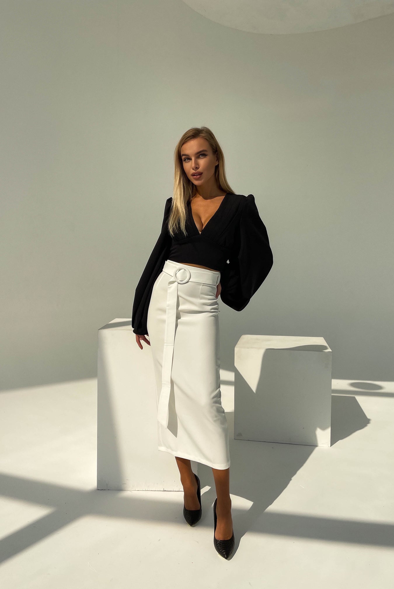 ELAGIA white high waist pencil skirt detail view of waistband and womens white suit craftsmanship