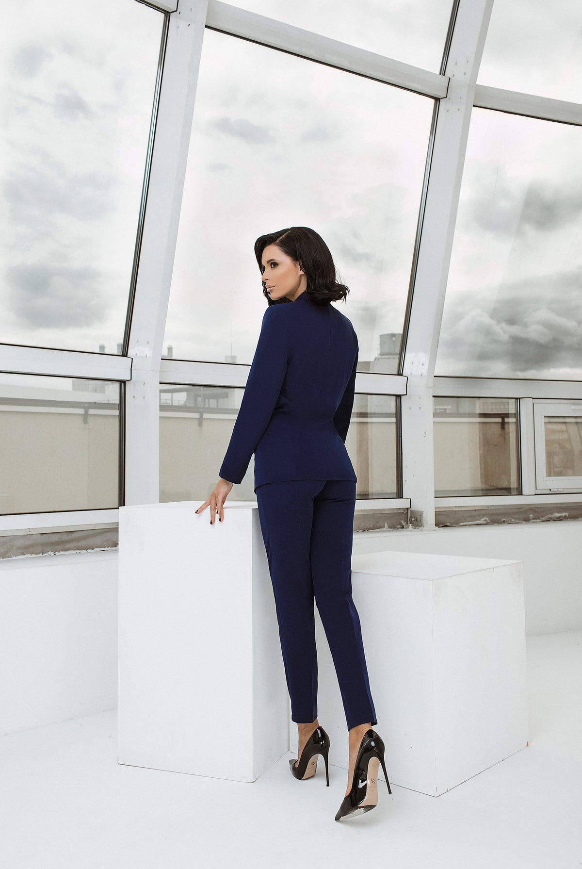 ELAGIA purple business suit women - navy shawl lapel blazer back view showing tailored fit