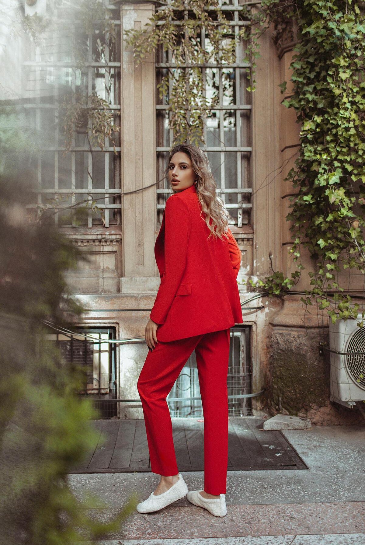 ELAGIA red suit fabric texture and construction detail - quality purple business suit women tailoring closeup