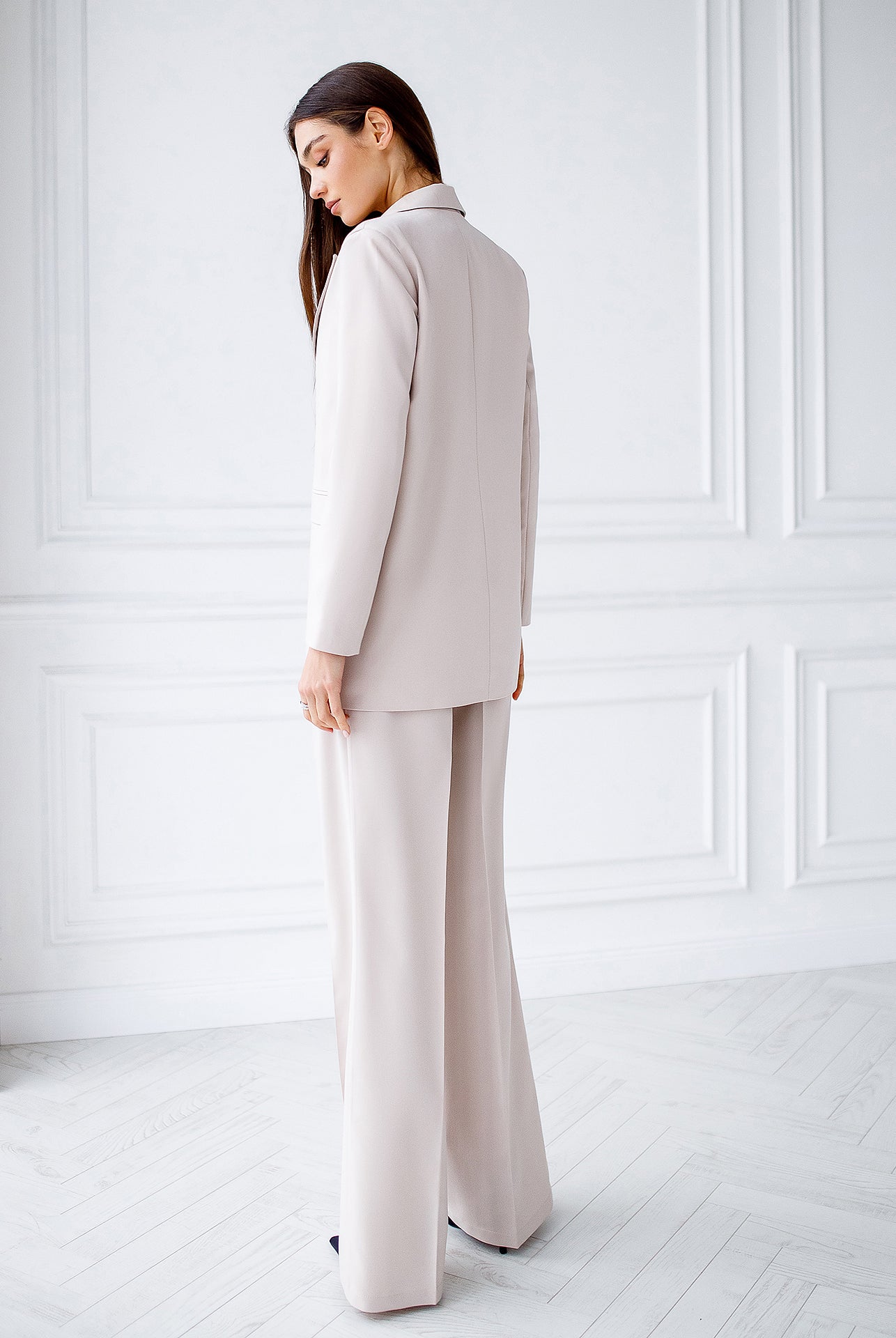 Beige Single-Breasted Oversized Suit 2-Piece - side view | ELAGIA