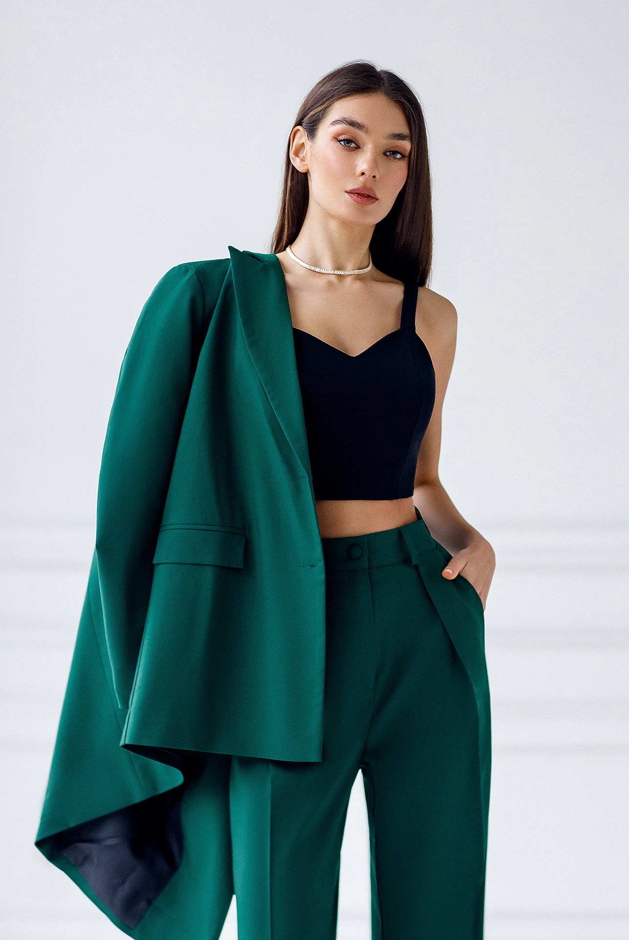 Emerald Single-Breasted Oversized Suit 2-Piece - close-up detail | ELAGIA