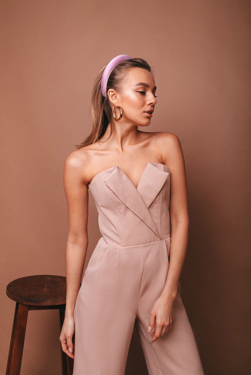 ELAGIA beige V-neck sleeveless jumpsuit neckline close-up - blue jumpsuit V-neck design and shoulder details
