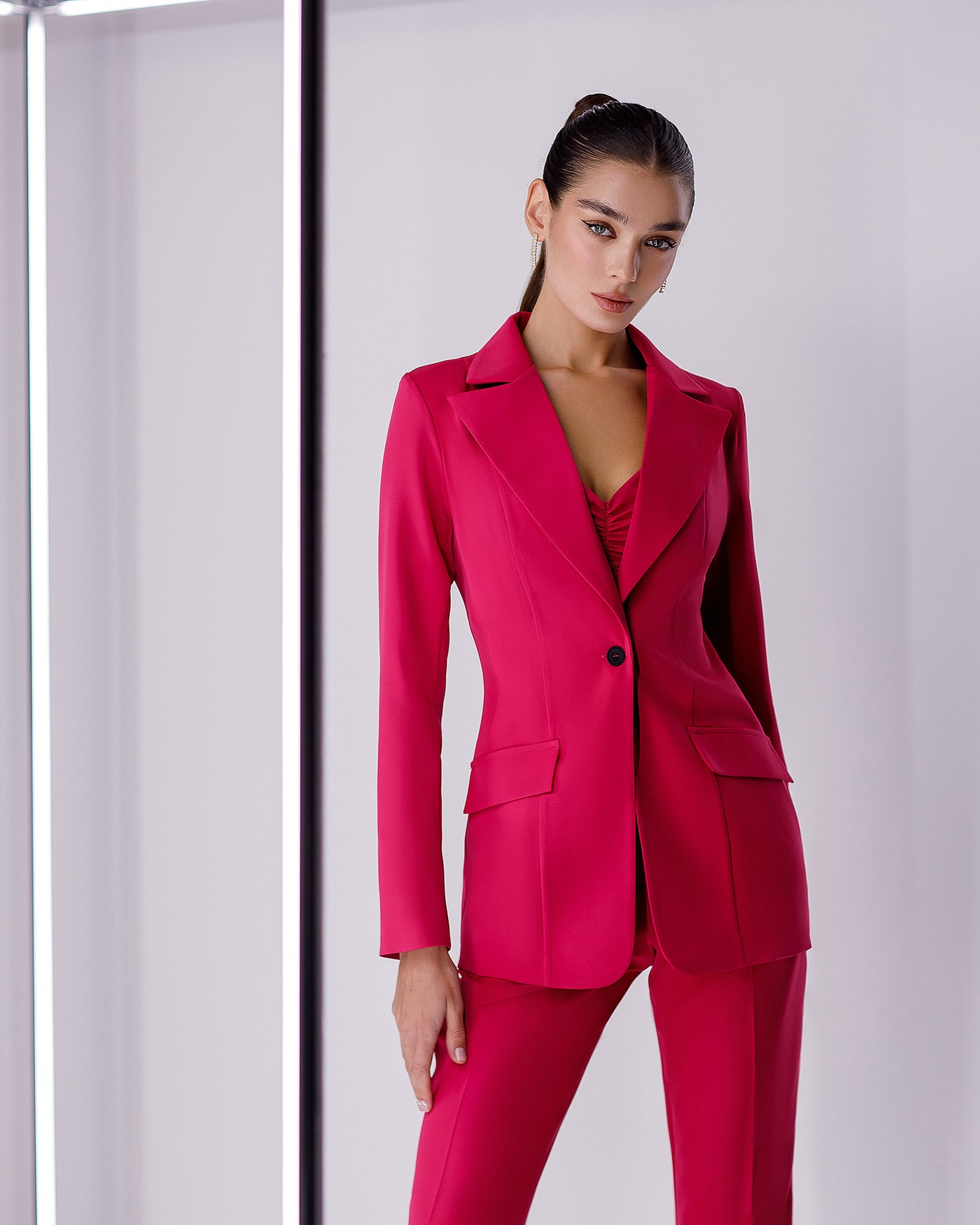 Crimson Regular-Fit 3-Piece Suit – ELAGIA