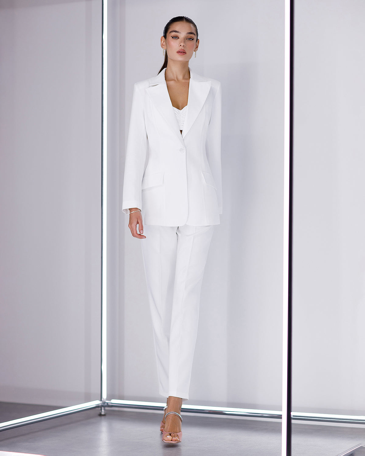 White Regular-Fit 3-Piece Suit – ELAGIA