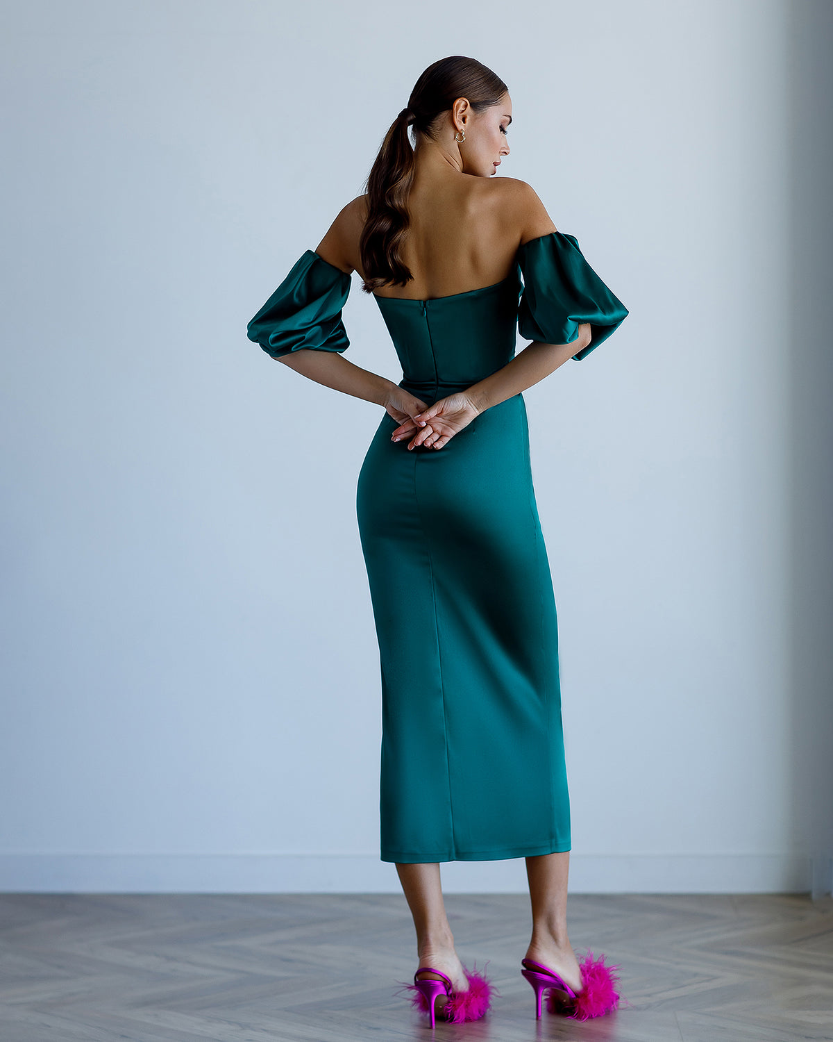 Emerald Satin Puff-Sleeve Midi Dress – ELAGIA