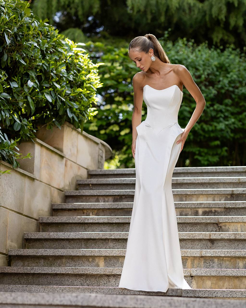 Inès White Satin Sweetheart Corseted Strapless Maxi Dress