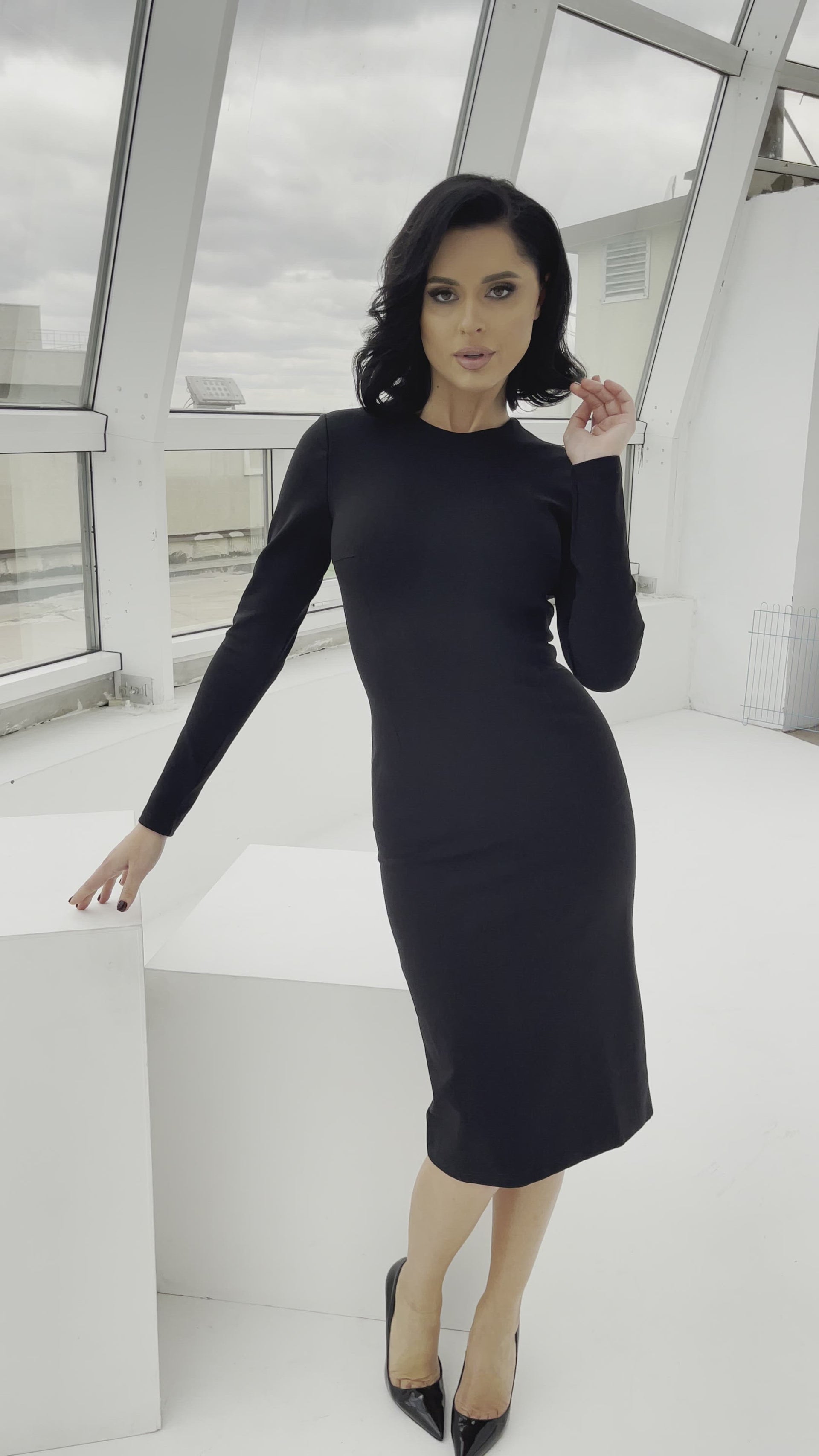 Black Long Sleeve Backless Dress
