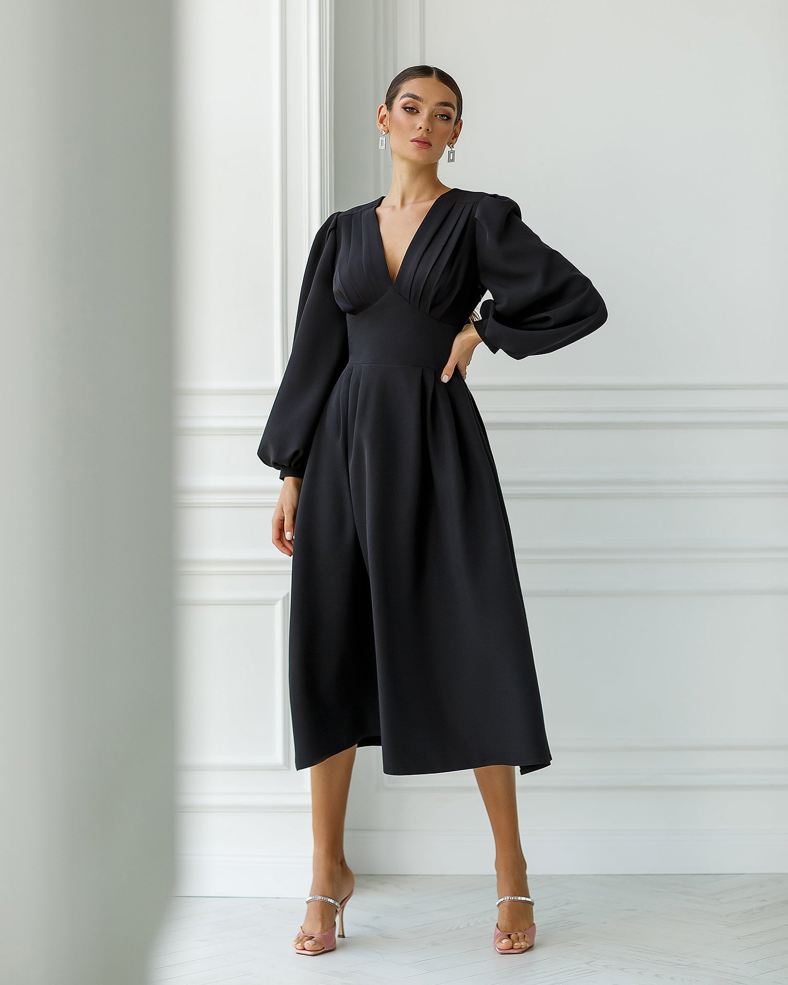 Black V-Neck Puff-Sleeve Midi Dress – ELAGIA