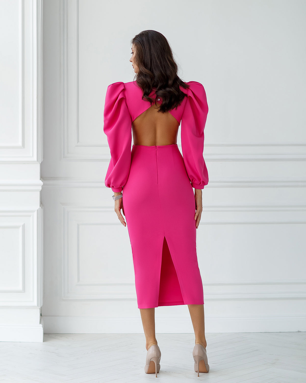 Crimson Backless Cut-Out Puff-Sleeve Midi Dress – ELAGIA
