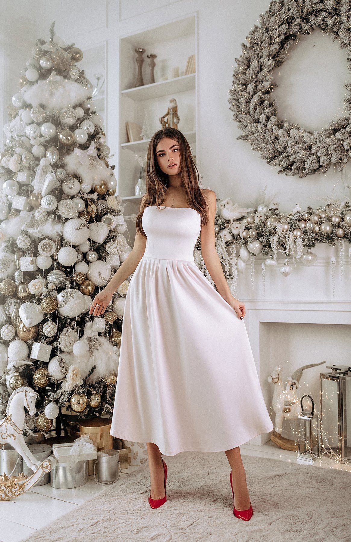 Pearl-White Satin Sleeveless Dress