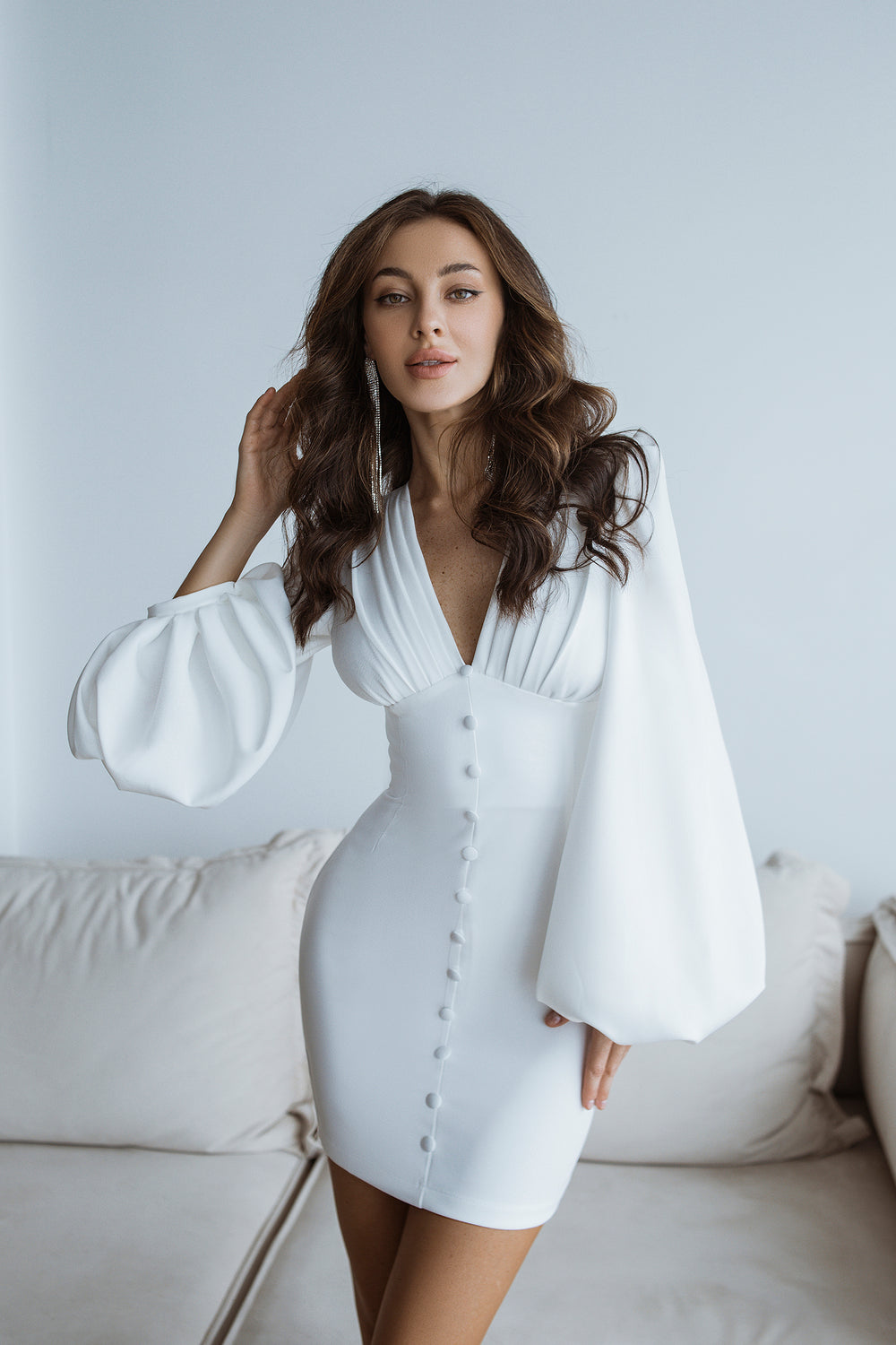 PUFFY SLEEVE BUTTON MINI DRESS IN WHITE