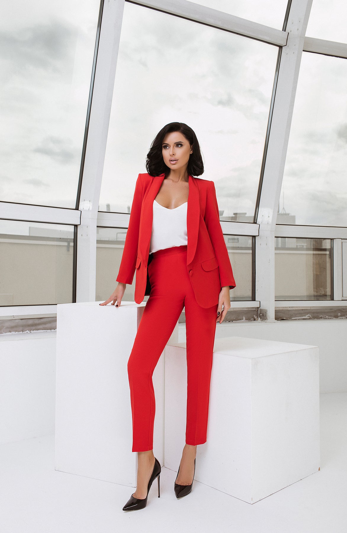 Red Shawl Lapels 2-Piece Suit