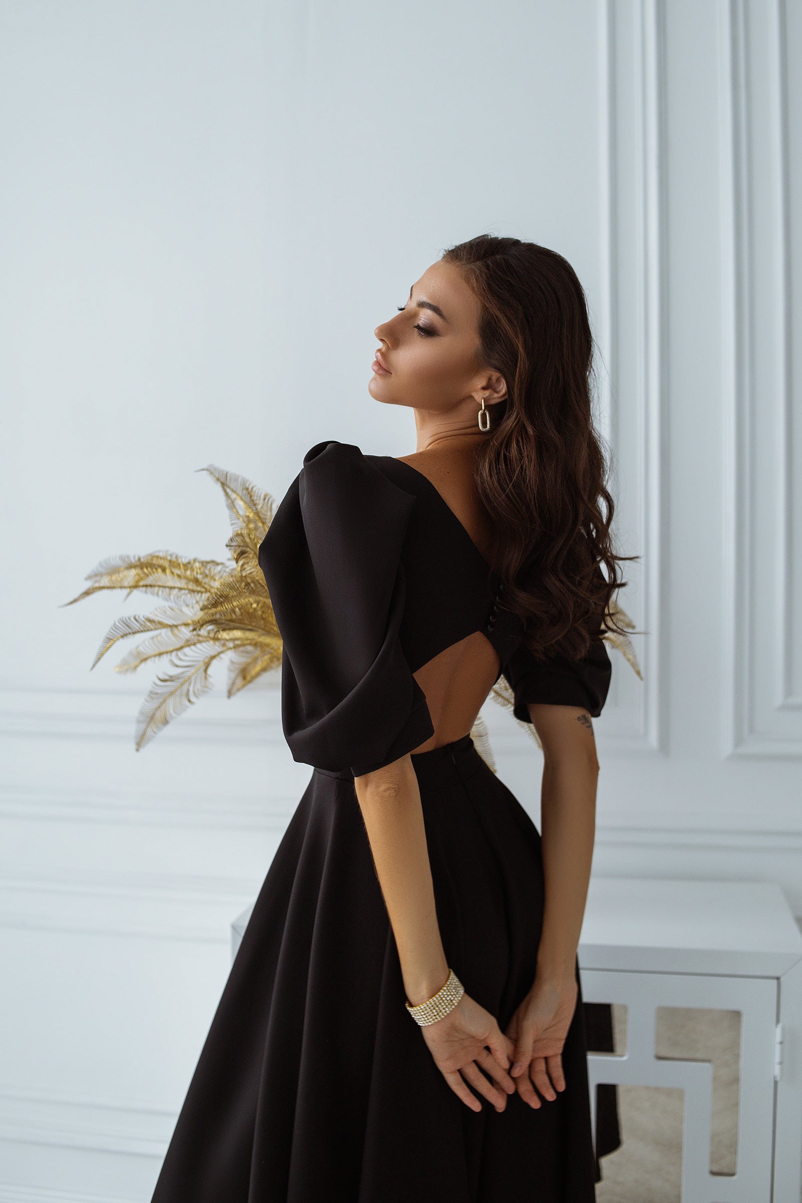 Black Backless Puff-Sleeve Midi Dress