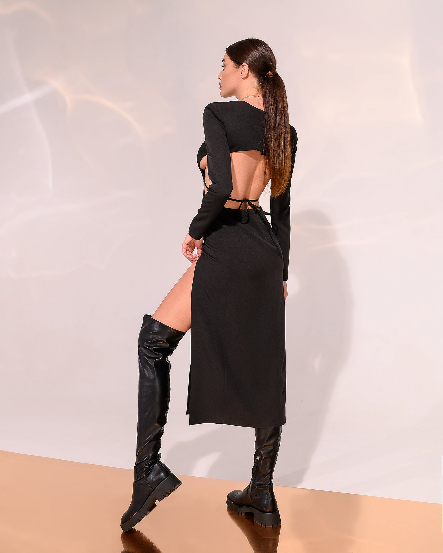 Black Backless Long Sleeve Midi Dress